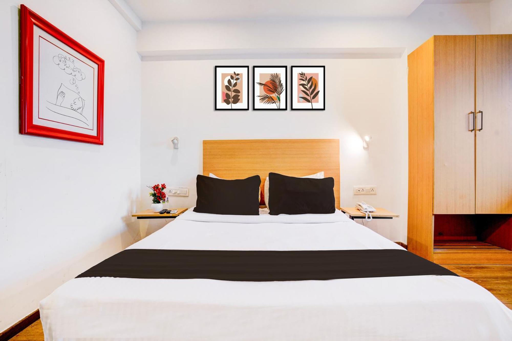 Отель Super Townhouse Khar The Unicontinental Мумбаи Экстерьер фото