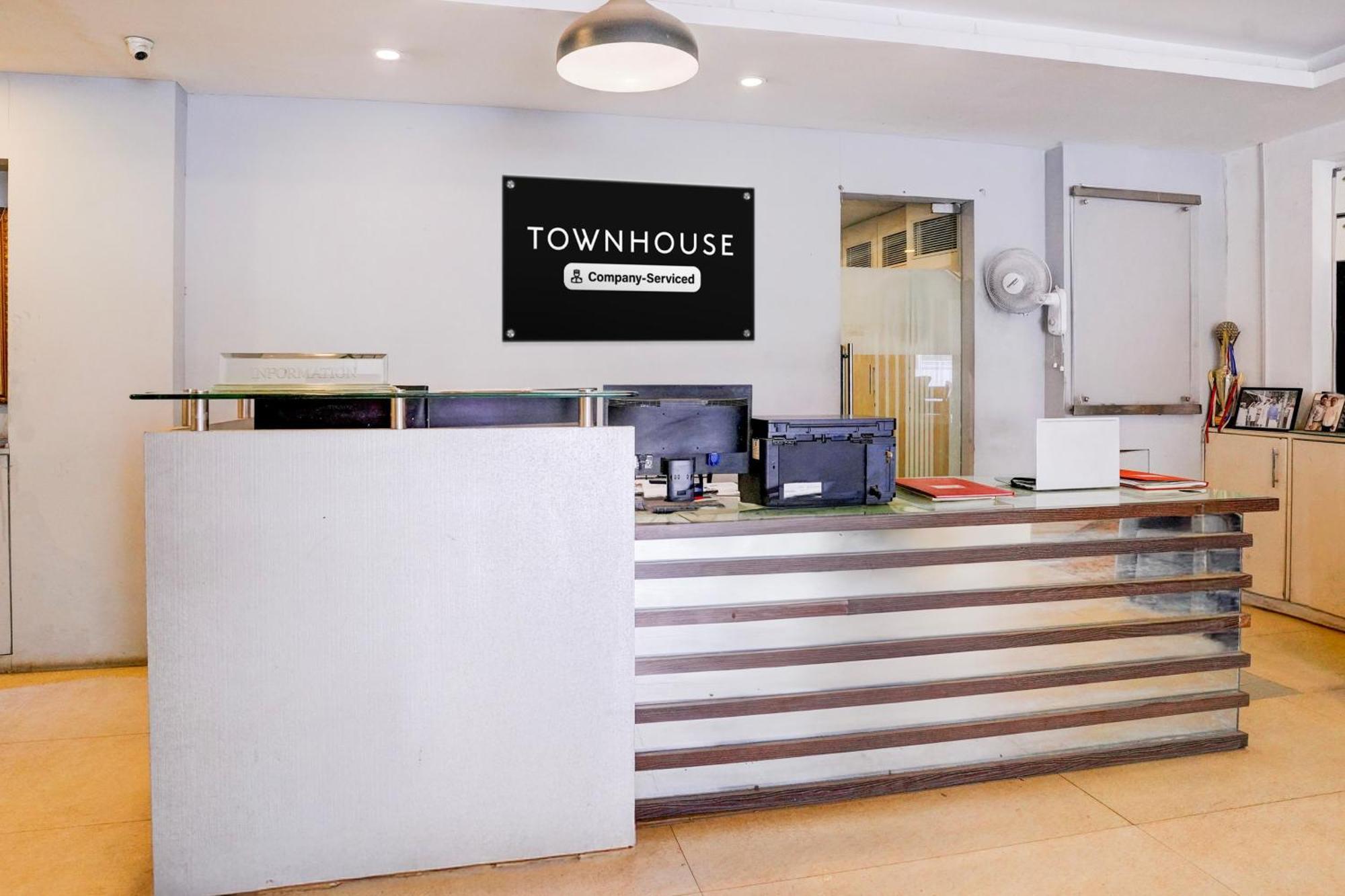 Отель Super Townhouse Khar The Unicontinental Мумбаи Экстерьер фото